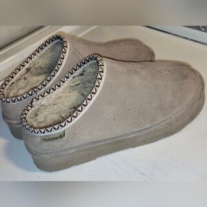 Womens BearPaw Beige Suede Slip-On Shoes Slipper Clogs Size 7